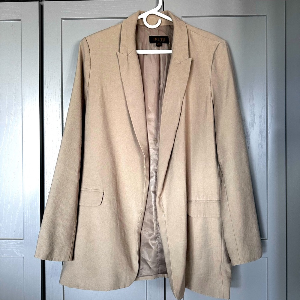 Classic beige blazer - Picture 3 of 7